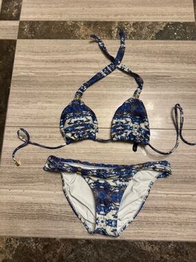 Vix Blue and White Marble Triangle Bikini with Gold Accents